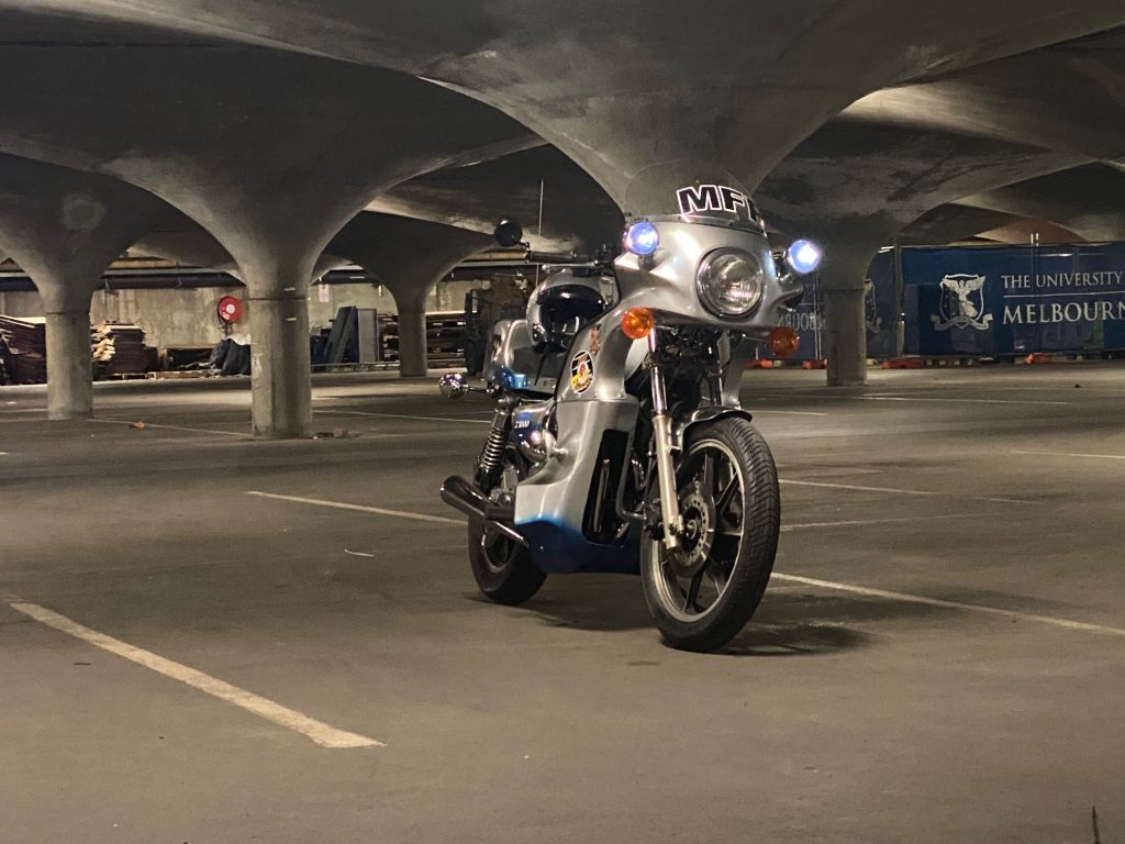 Mad-Max Solo Goose Bike n garage